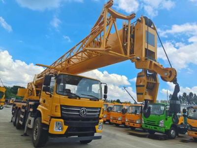 Cần cẩu di động 30 tấn Cần