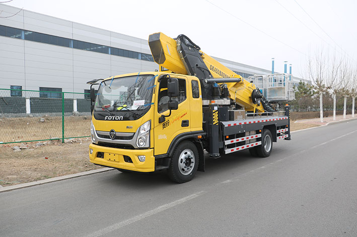 Truk Pengangkat Manusia 45Meter/147 Kaki