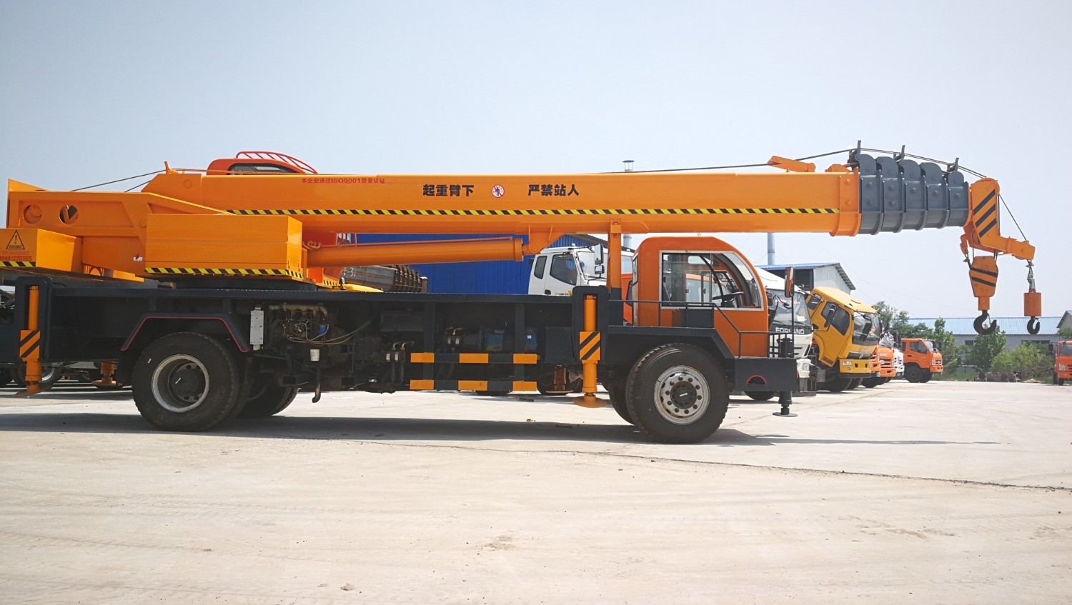 16 Oil-Electric Mobile Crane