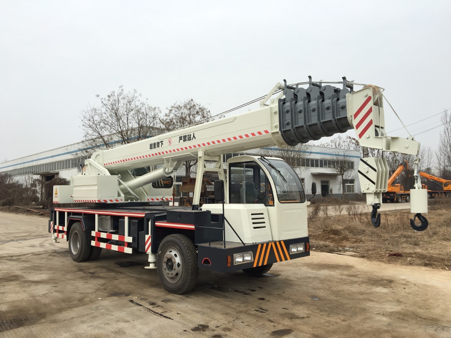 16 Oil-Electric Mobile Crane