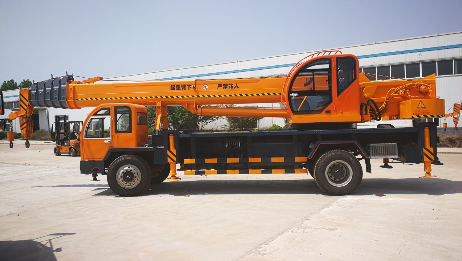 16 Oil-Electric Mobile Crane