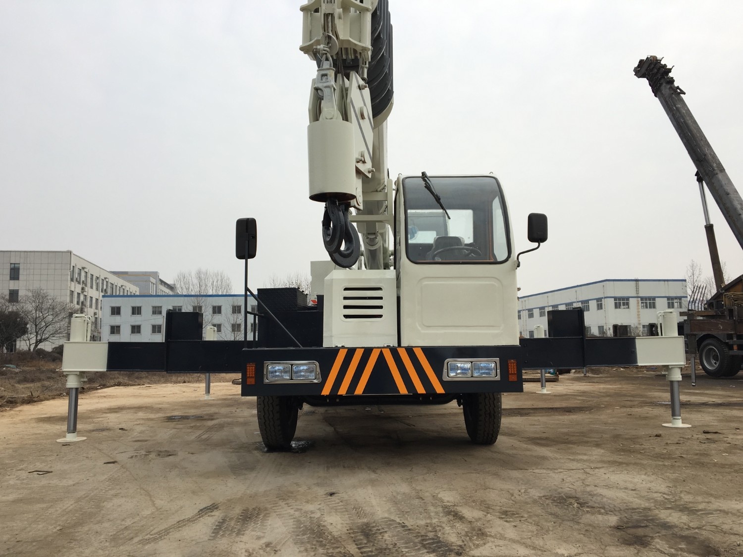 16 Oil-Electric Mobile Crane