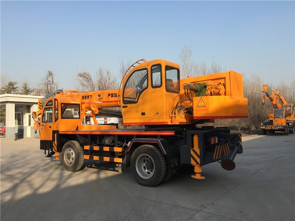 Crane truk plug-in 12 ton