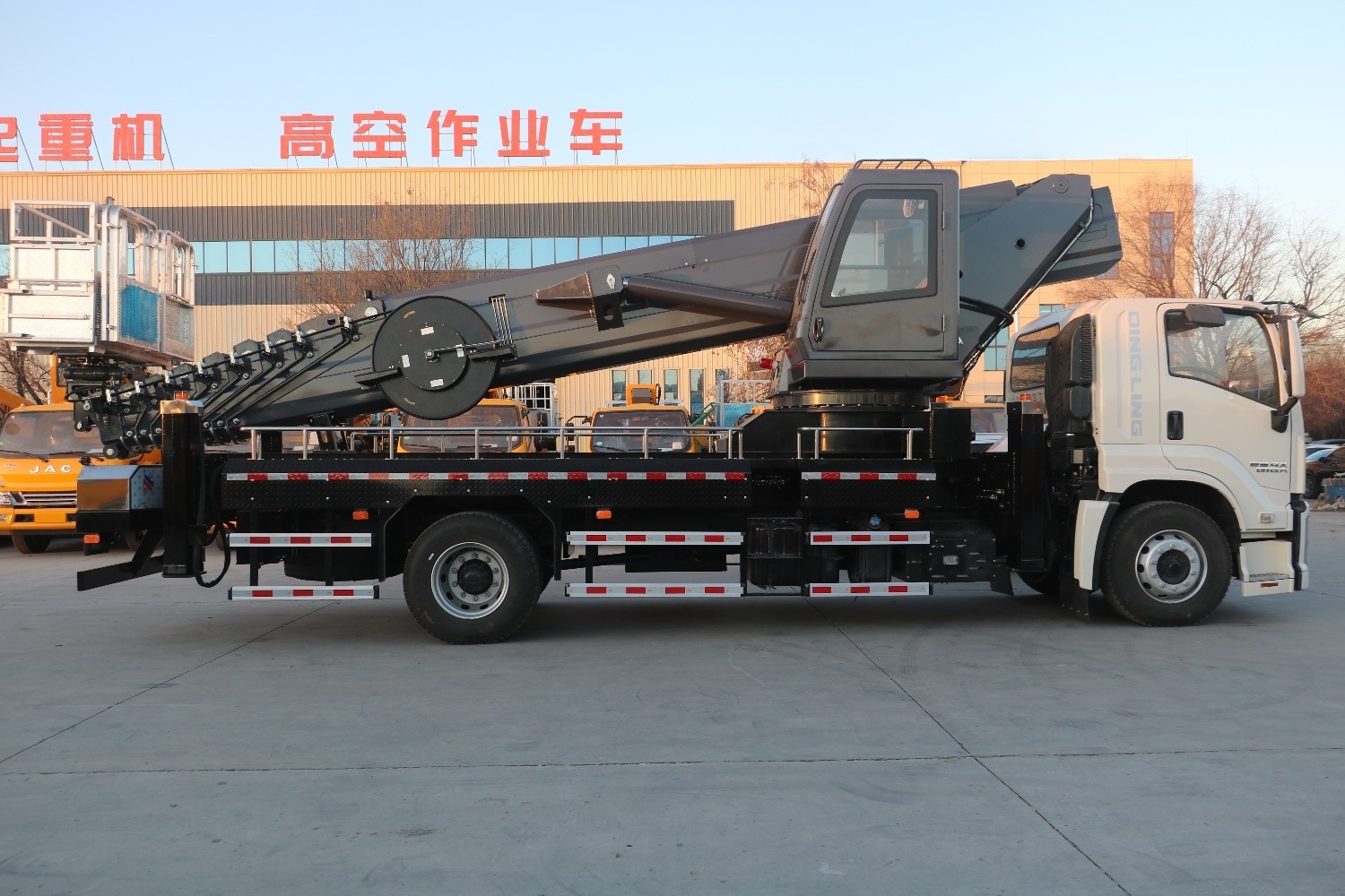 60 Meter Aerial Work Truck With ISUZU GIGA Chassis