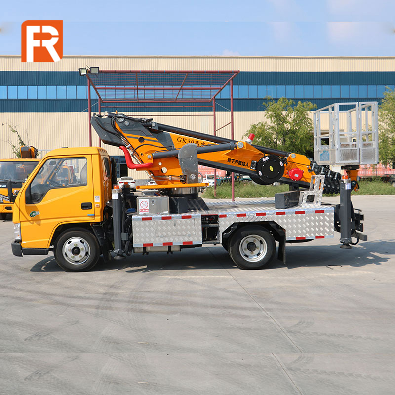 Plate-forme montée sur camion de 30 mètres