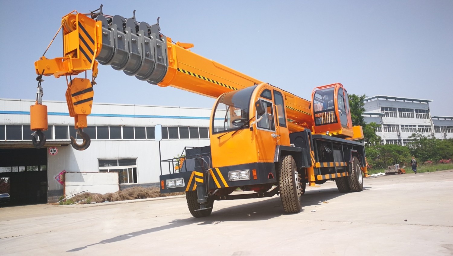 16 Oil-Electric Mobile Crane