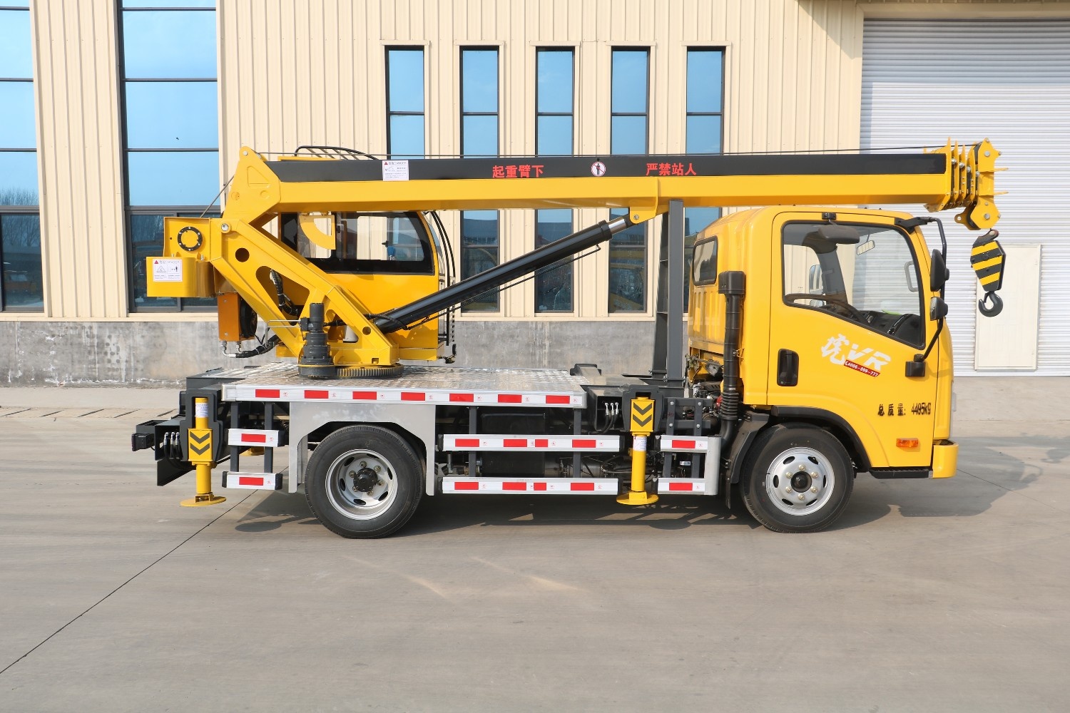 5Tons Mobile Crane With Faw Chassis