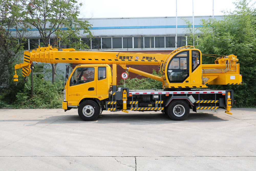 Grue montée sur camion de 16 tonnes