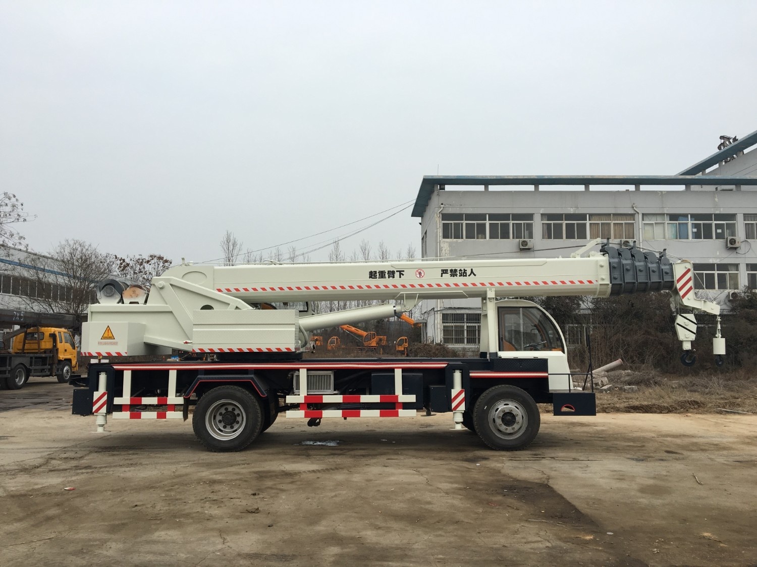 16 Oil-Electric Mobile Crane