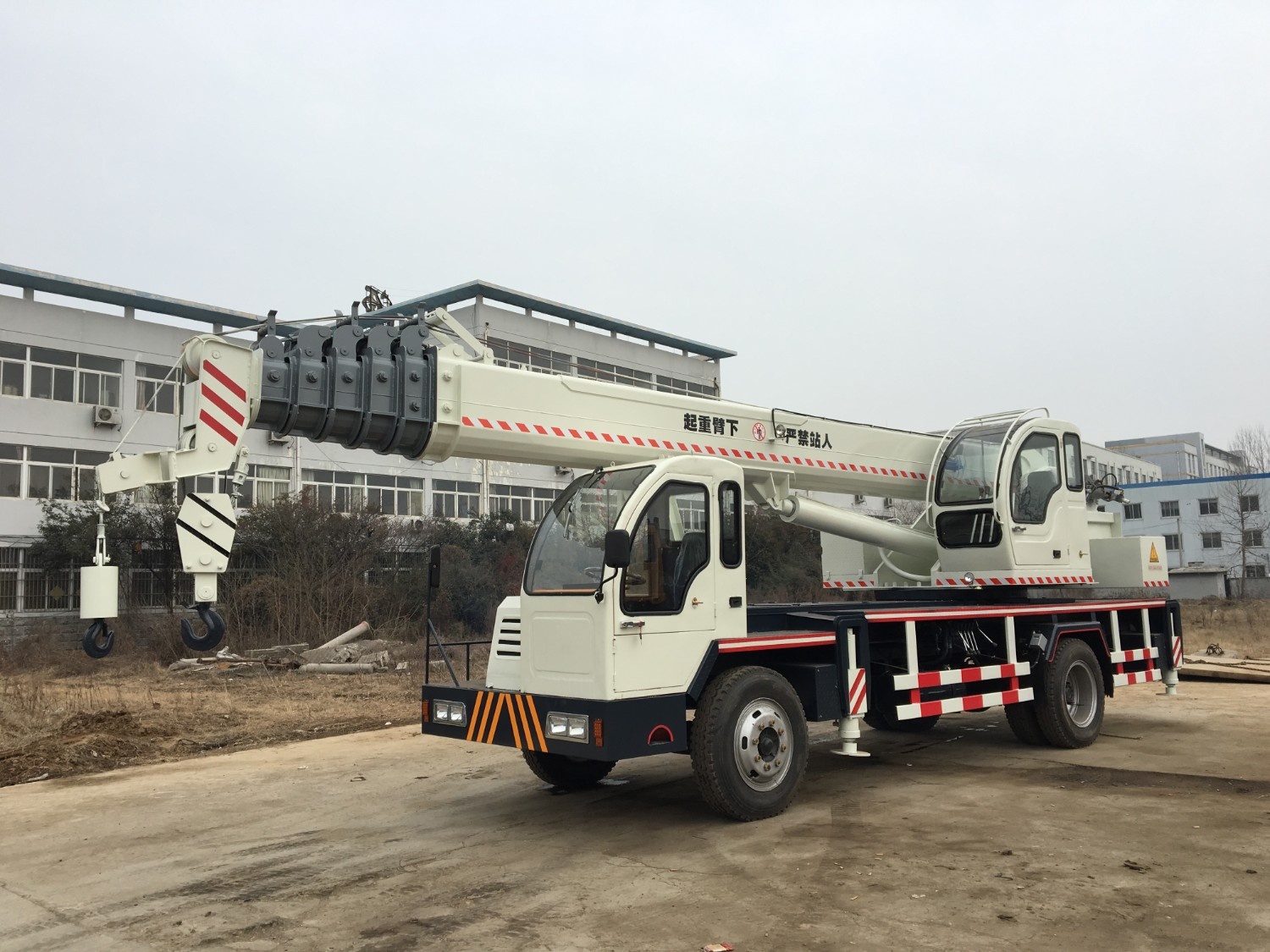 16 Oil-Electric Mobile Crane