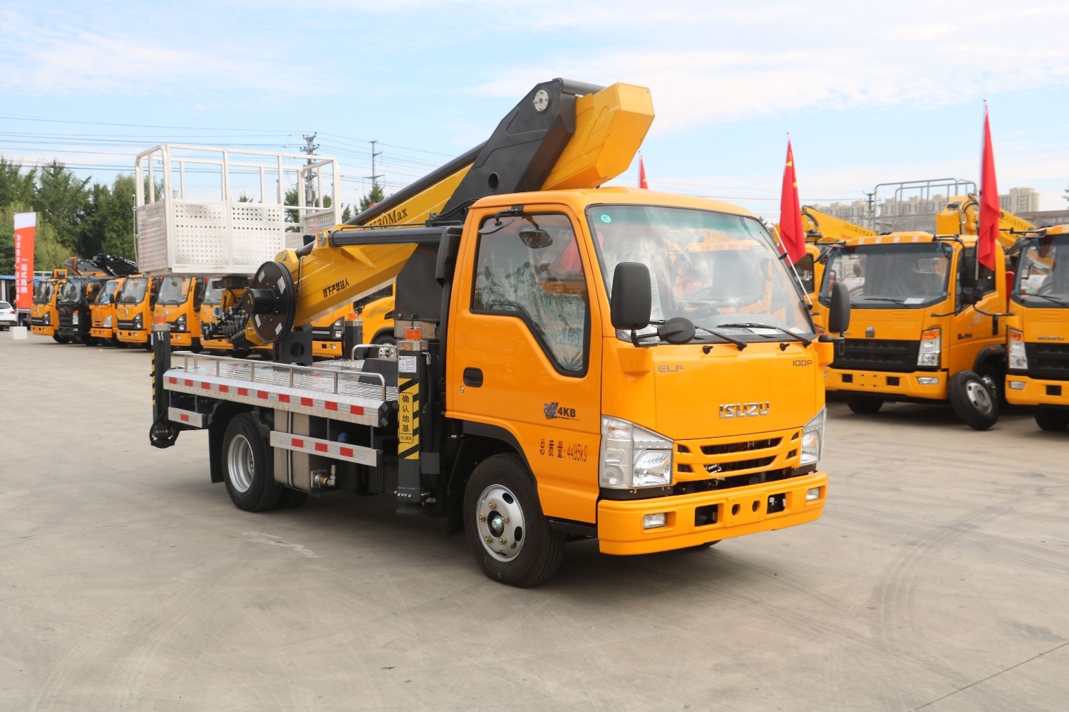 ISUZU ŞASİ İLE 30 METERLİ Hava Kamyonu