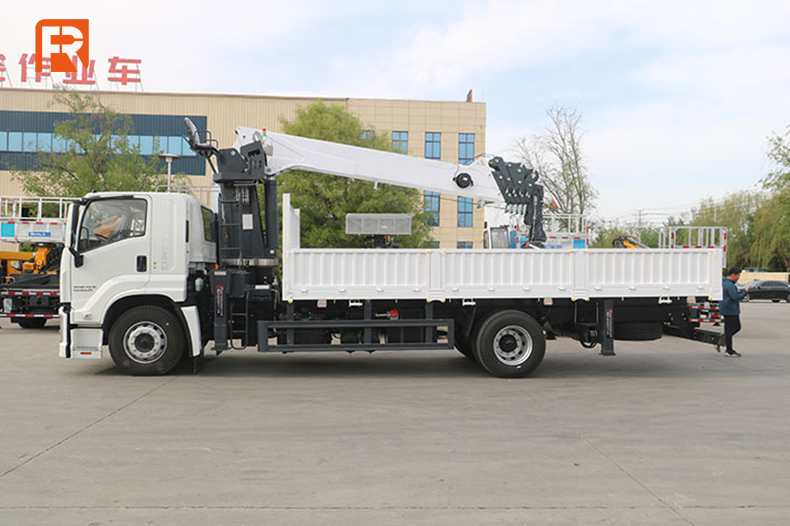 Xe cẩu xe tải tay lái bên trái 8 tấn