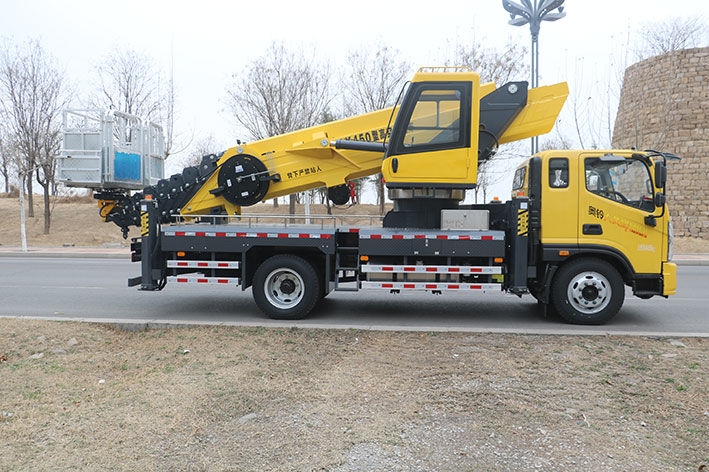 Truk Pengangkat Manusia 45Meter/147 Kaki