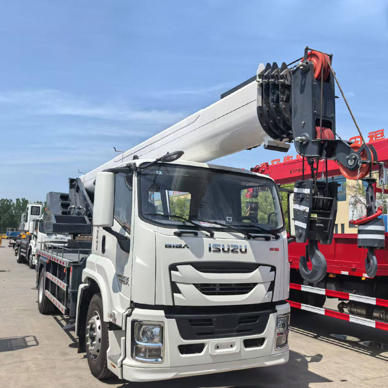 Cần cẩu di động 10 tấn Cần cẩu xe tải mới