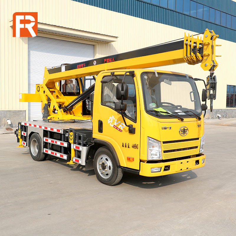 Cần cẩu diesel 5 tấn