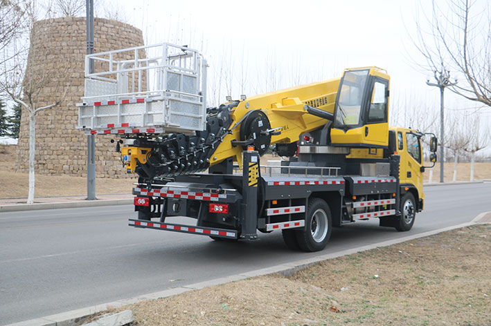 Truk Platform Kerja Udara 45m Truk Platform Kerja Udara 45m