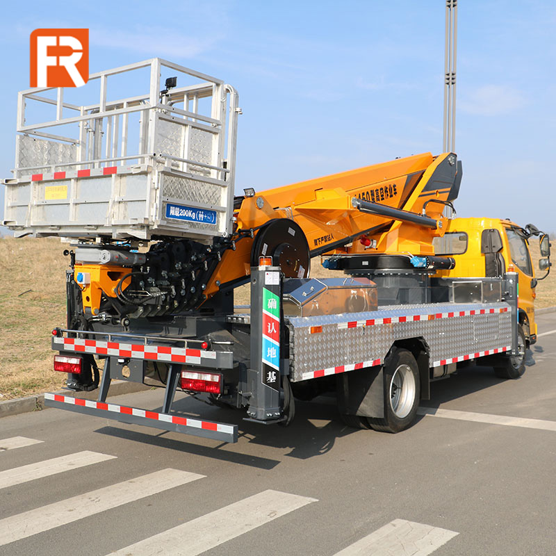 Plate-forme montée sur camion de 45 mètres