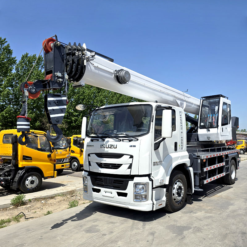 รถบรรทุกเครนไฮดรอลิกอีซูซุ 10 ตัน