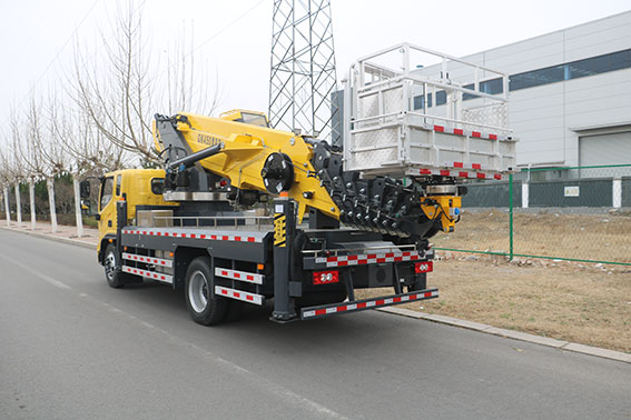 Truk Pengangkat Manusia 17516986145Meter/147Kaki