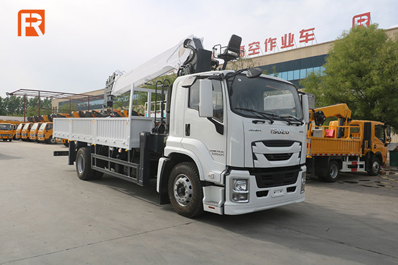 รถบรรทุกเครนแขนตรง 8 ตัน