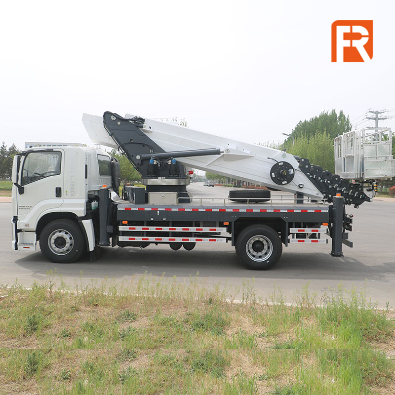 Xe tải thùng thủy lực Isuzu 45 mét